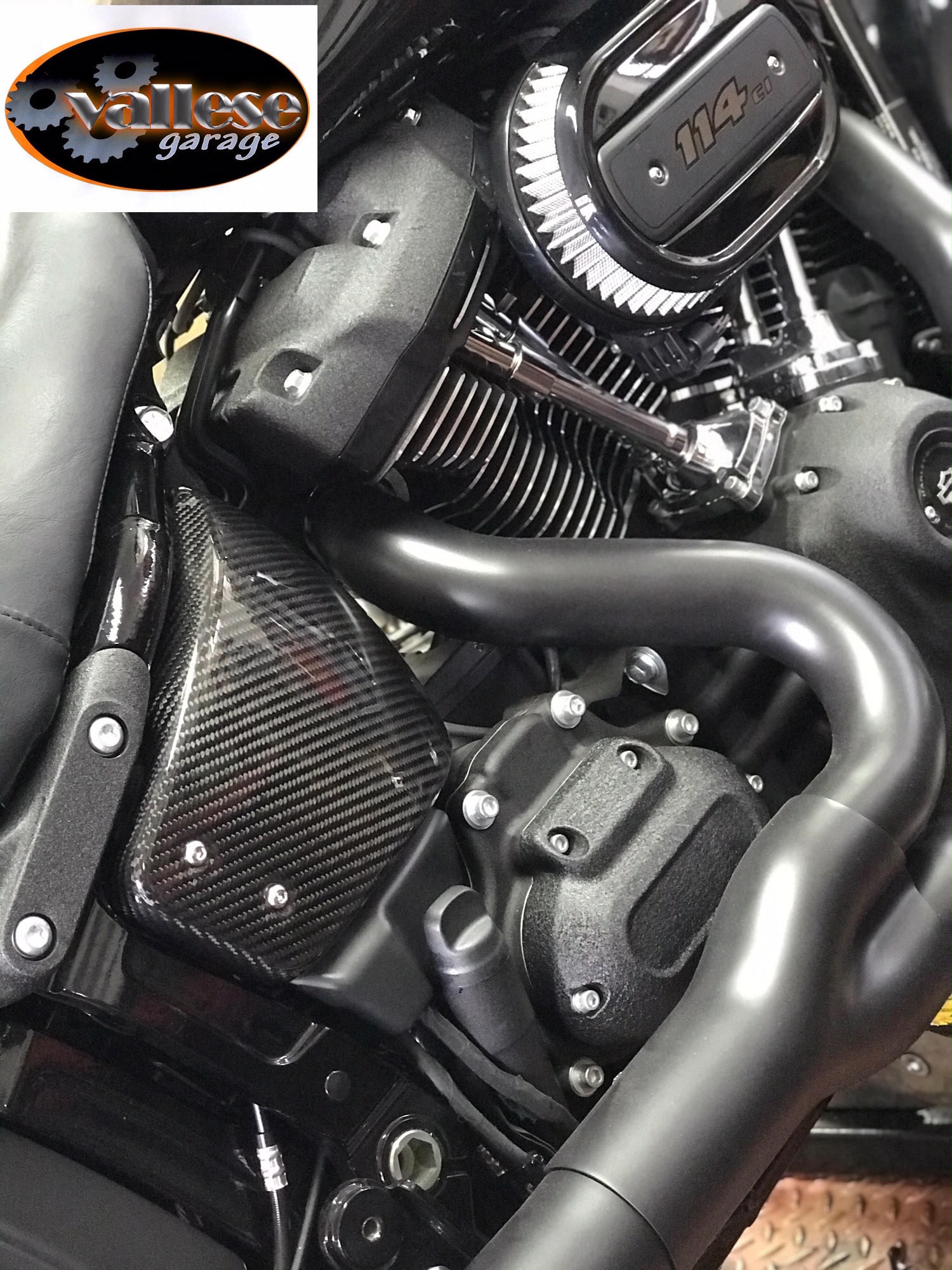 FULL CARBON SIDE PANELS SOFTAIL M8 2018 UP GLOSSY PAINTED - immagine 4
