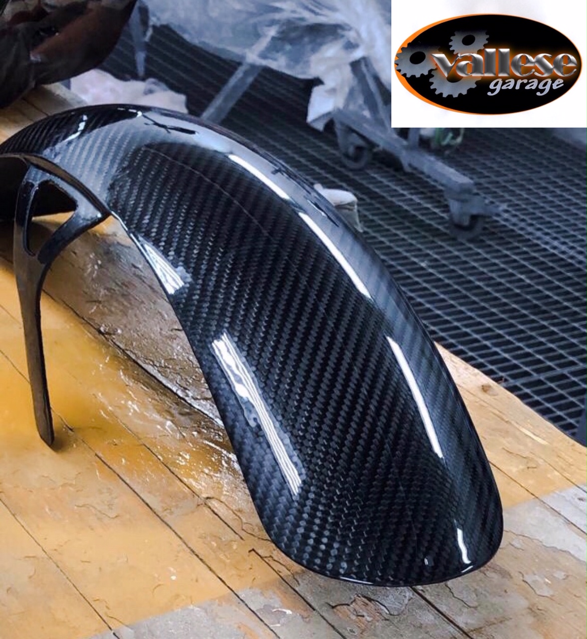 FULL CARBON FRONT FENDER LIGHT VERSION,LOW RIDER, STREET BOB, SOFTAIL STANDARD 2018UP