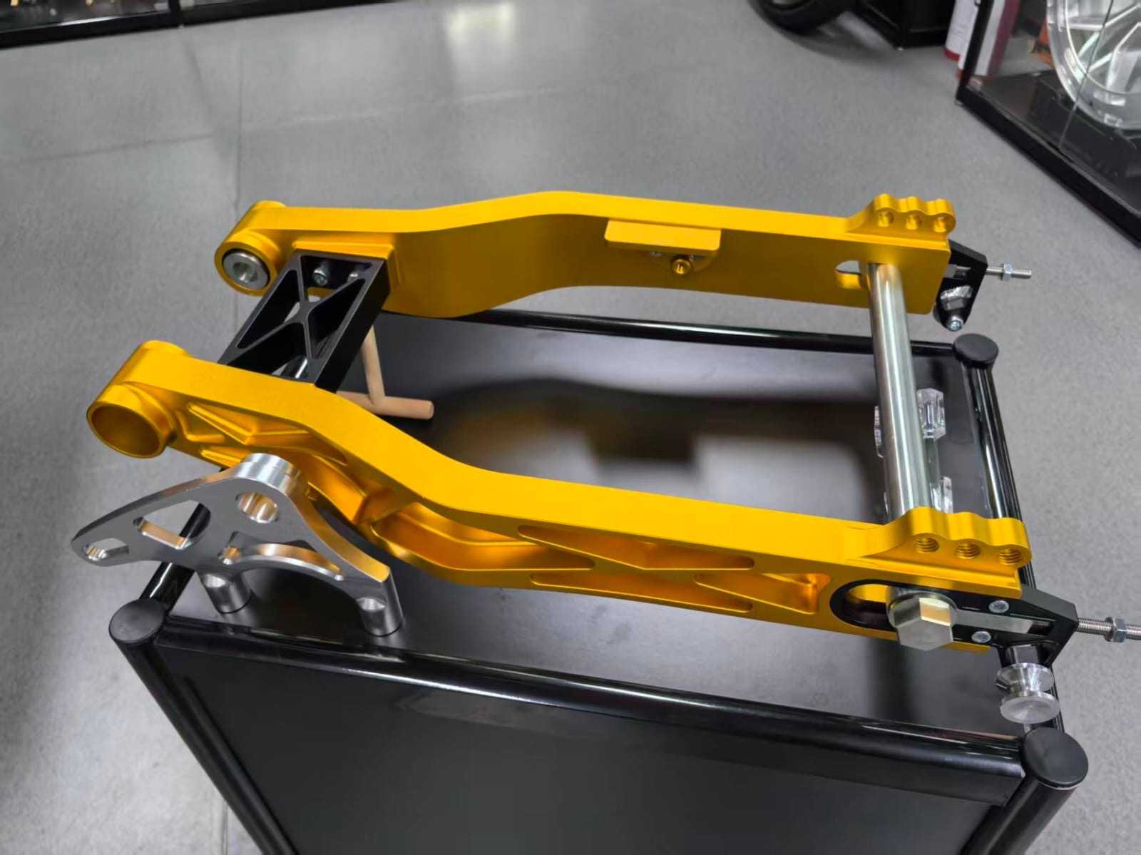 PERFORMANCE SWING ARM CNC TOURING 2009-UP - immagine 2