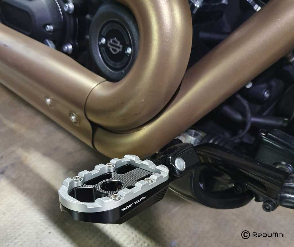 PEDANE GUIDATORE SOFTAIL M8 18-25 REBUFFINI Wheelie NERE - immagine 2